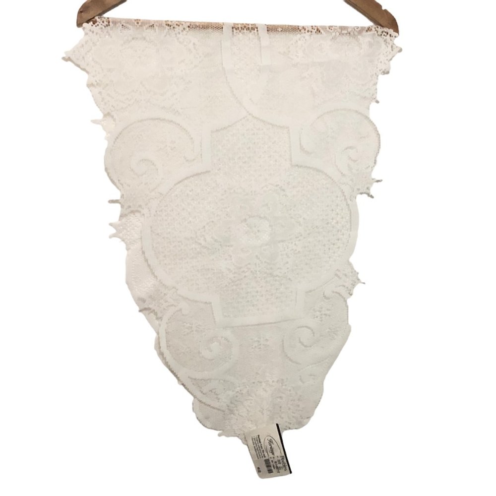 Heritage Lace snowflake table runner